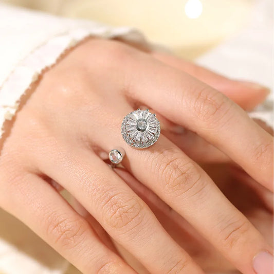 Luckacco Luxury Zircon Four-leaf Clover Rotating Ring Lucky Transfer Jewelry Gift for Children Tik Tok Same Style for Women for Friends