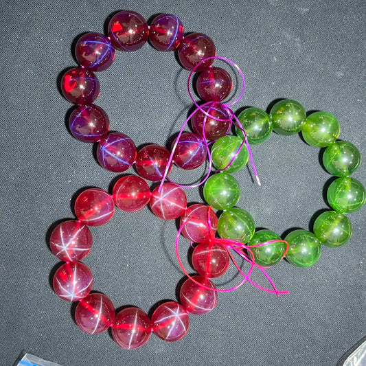 Luckacco Under strong light, hexagonal starlight red, starlight green, blue, pink and purple beads appear on the sapphire bracelet