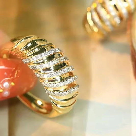 Luckacco daily picks Trendy Luxury Gold Color Ring Lady Shiny Zirconia Jewelry for Wedding Party Fashion Women Engagement Band Accessories