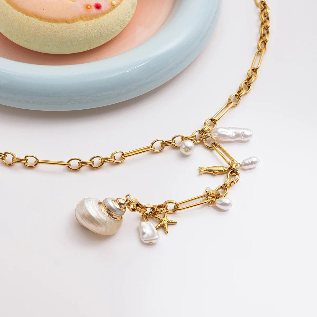 luckacco zora ocean holiday style conch pendant acrylic pearl y chain 18k gold-plated stainless steel handmade chain women's jewelry
