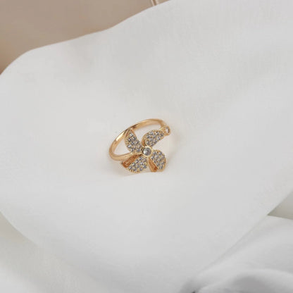 Luckacco Luxury Zircon Four-leaf Clover Rotating Ring Lucky Transfer Jewelry Gift for Children Tik Tok Same Style for Women for Friends