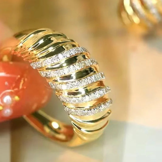 Luckacco daily picks Trendy Luxury Gold Color Ring Lady Shiny Zirconia Jewelry for Wedding Party Fashion Women Engagement Band Accessories